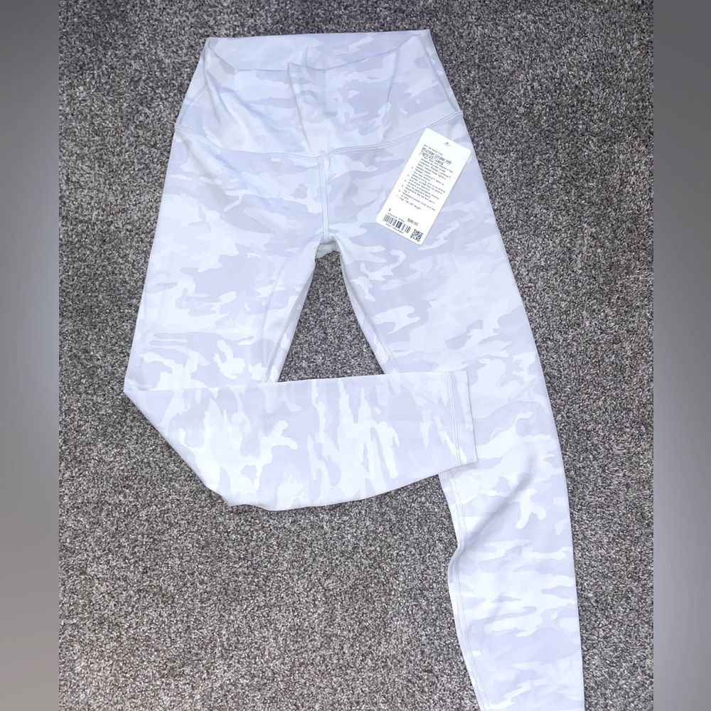 NWT Lululemon wonder under HR tight 25 inch white lined camo print ribbed
